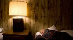 幼儿开灯睡觉会增加日后近视的几率