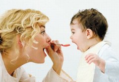 母乳喂养可预防孩子近视
