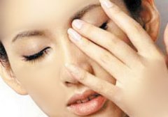 长期使用氯霉素滴眼液易损伤眼睛